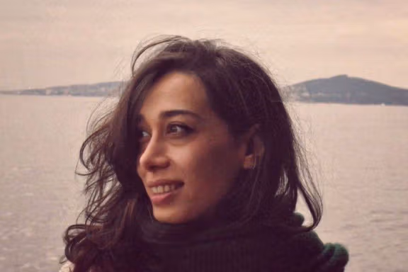 نگین خاکسار، نوازنده پیانو و مدرس موسیقی